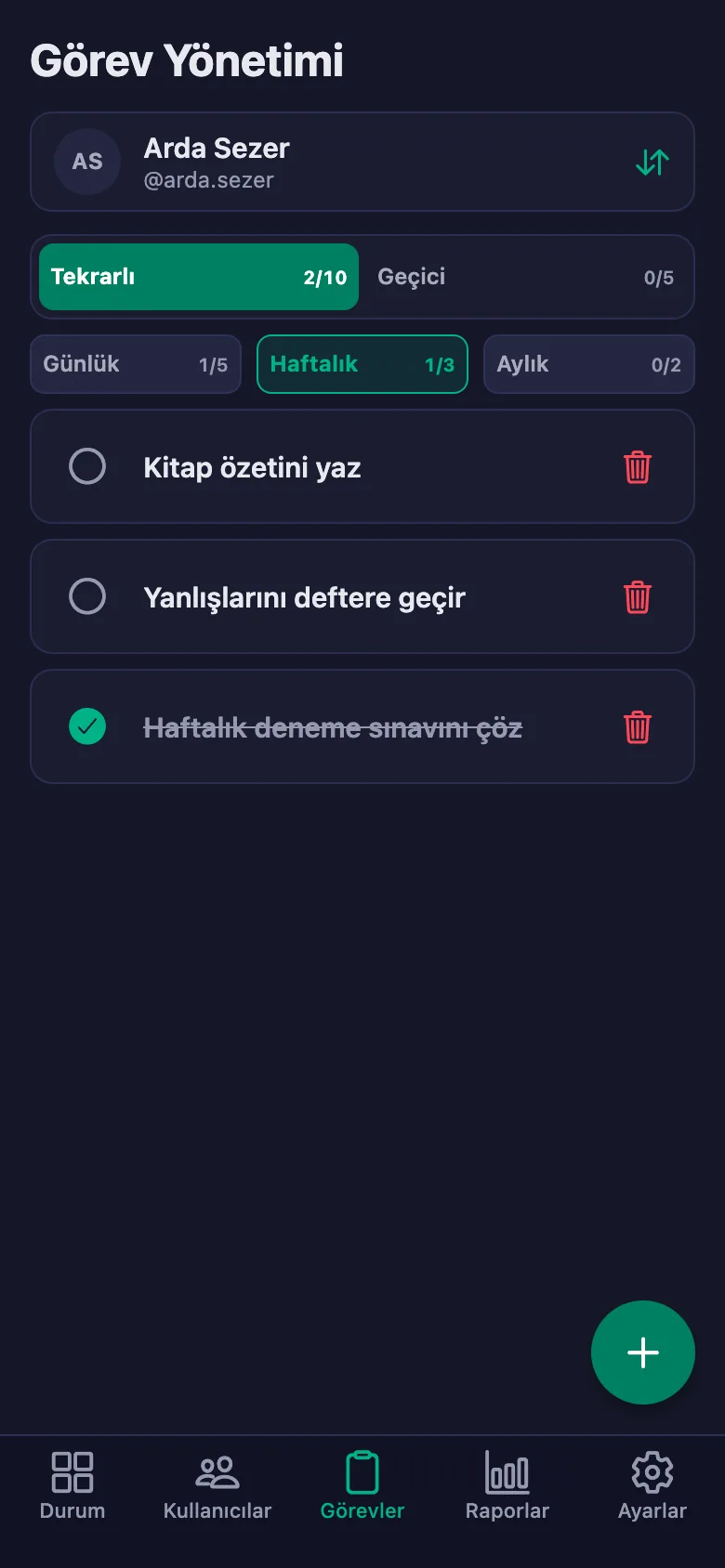 Ödevleri madde madde ekliyor, öğrencinin yazdığı notu aynı yerde görüyorsunuz.