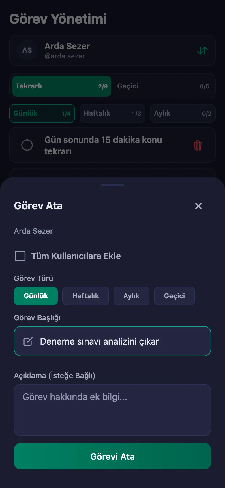 Ödevleri madde madde ekliyor, öğrencinin yazdığı notu aynı yerde görüyorsunuz.