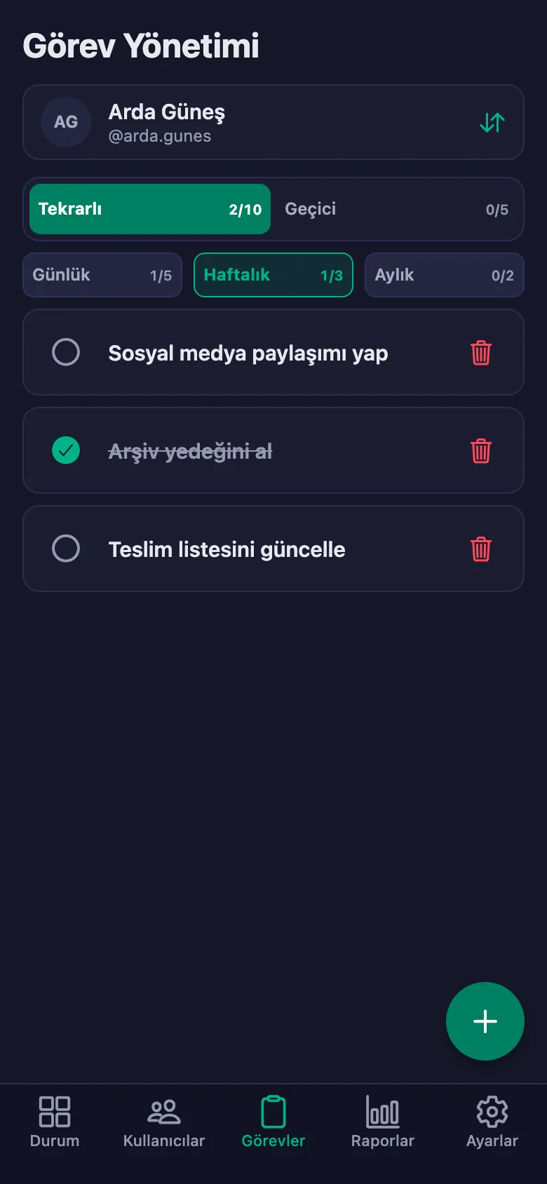 Ekipman ve yedekleme kontrollerini madde madde ekliyor, ekibin yazdığı notu aynı yerde görüyorsunuz.