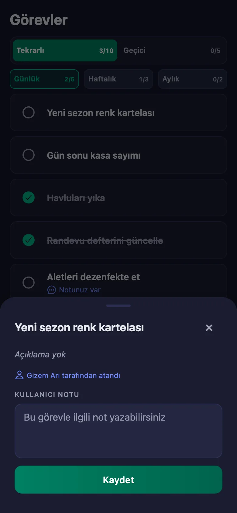 Hangi koltuk, hangi cihaz — kısa bir not; salon sahibi okuyor ama değiştiremiyor.