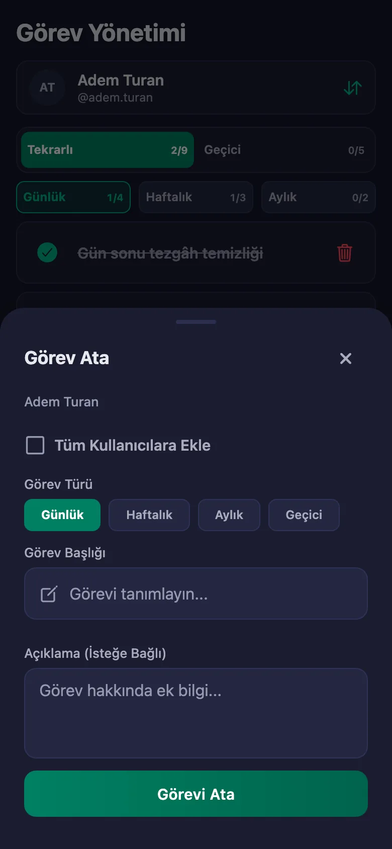 Günlük iş ve ekipman kontrollerini madde madde ekliyor, ustanın yazdığı notu aynı yerde görüyorsunuz.