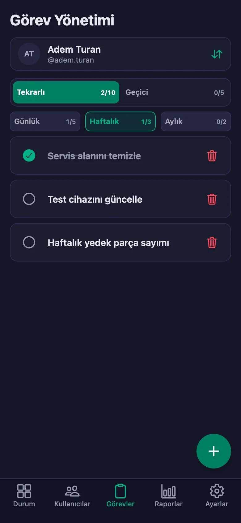 Günlük iş ve ekipman kontrollerini madde madde ekliyor, ustanın yazdığı notu aynı yerde görüyorsunuz.