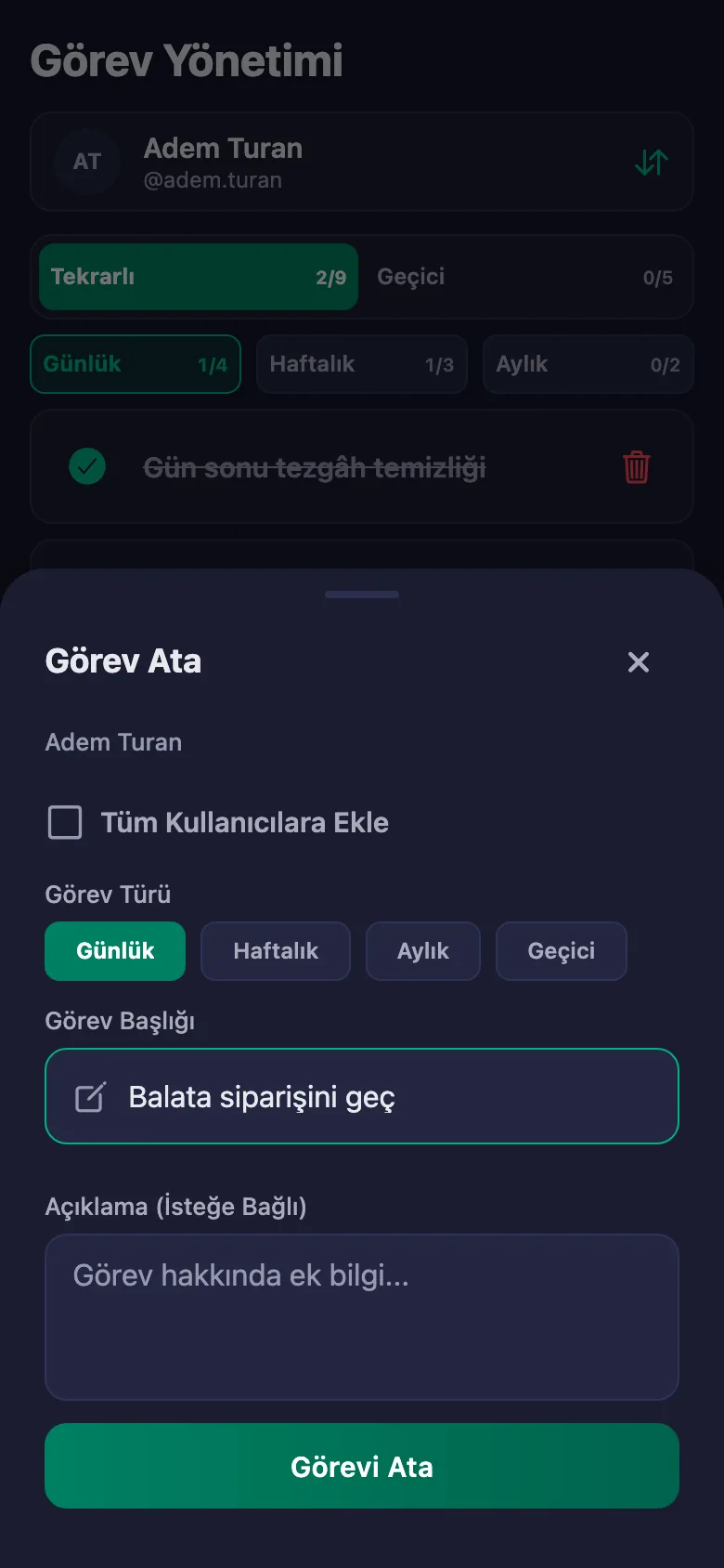 Günlük iş ve ekipman kontrollerini madde madde ekliyor, ustanın yazdığı notu aynı yerde görüyorsunuz.